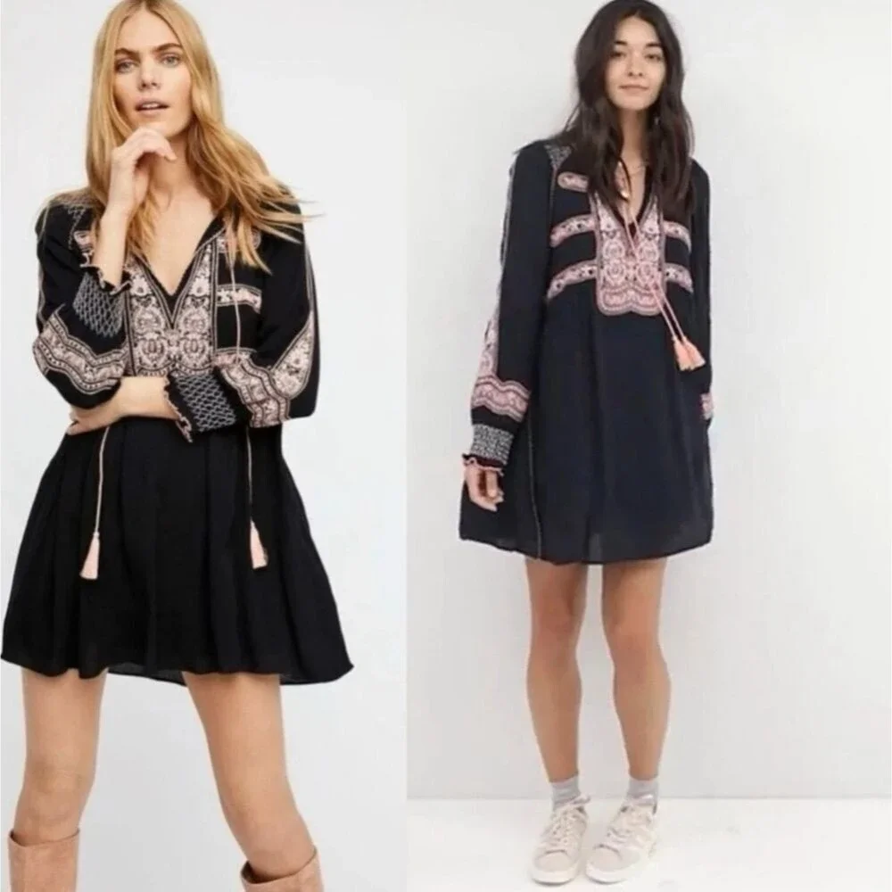 FREE PEOPLE Wind Willow Embroidered Boho Mini Dress V-neck Tassels Western Sz‎ M